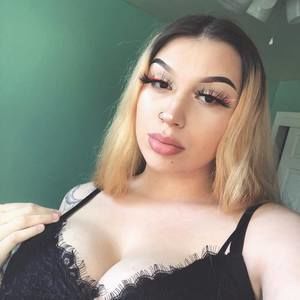 Meet your Posher, Momo